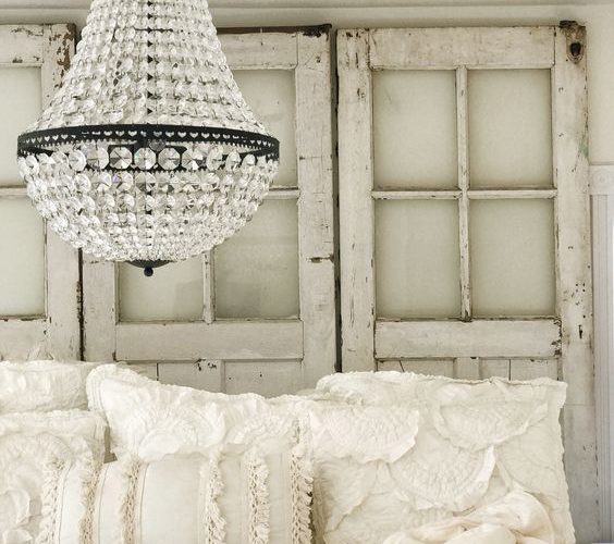 CHANDELIER IDEAS FOR GLAMOROUS BEDROOMS