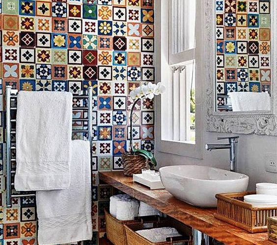 CREATE A VISUAL FEAST IN YOUR BATHROOM WITH COLORFUL TILES